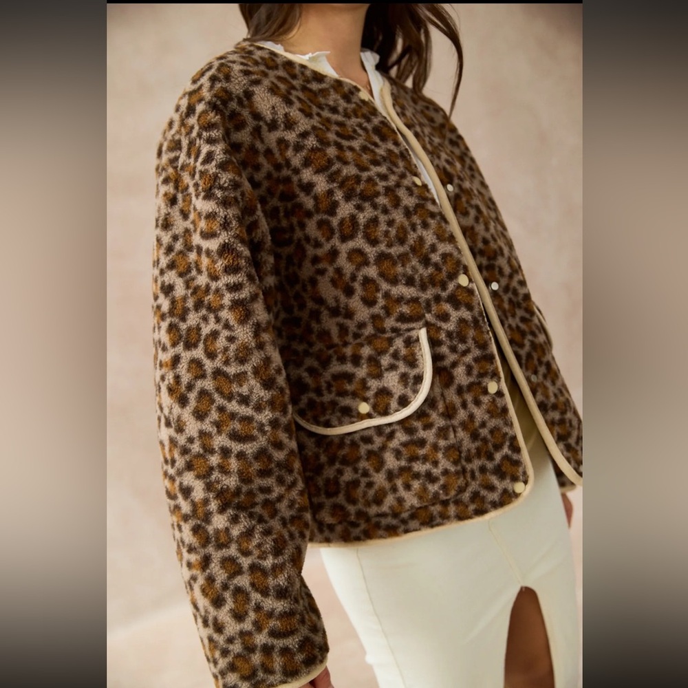 FROM PARIS FRANCE REVERSIBLE Stylish Cream Jacket with Leopard Print Lining - Picture 4 of 6